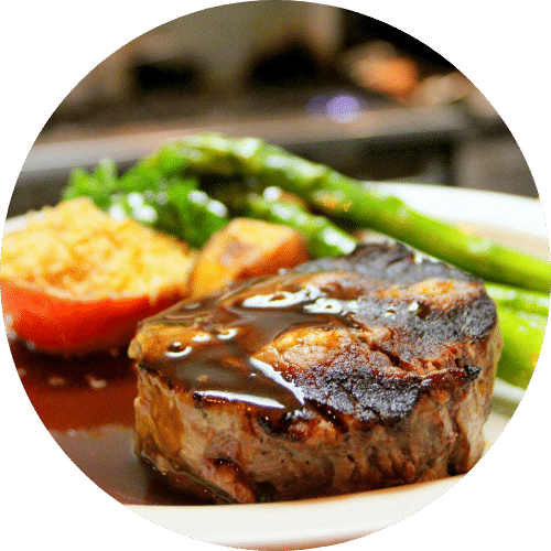 Grilled filet mignon with asparagus and stuffed tomato