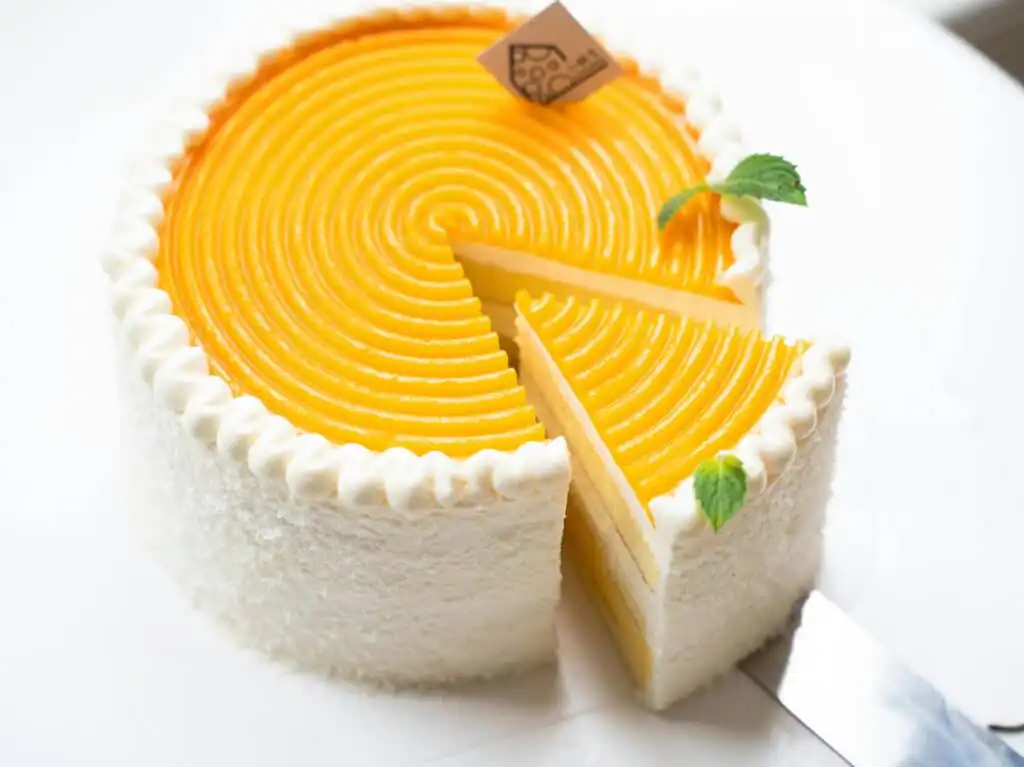 Cake Orange Creamsicle with creamy frosting and candied orange slices
