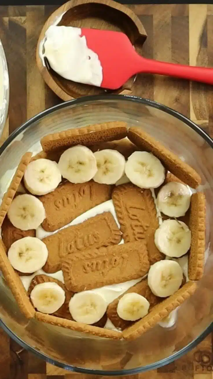 Biscoff Banana Pudding 1 Delicious Biscoff Banana Pudding topped with Biscoff cookie crumbles and banana slices.