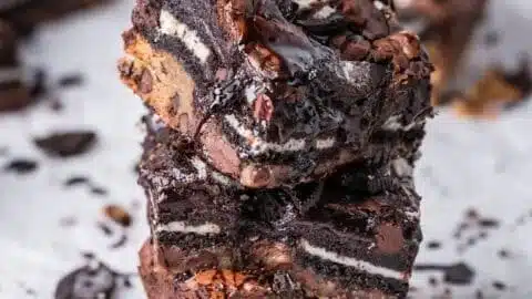 Brownie Cookie Bars with Oreos 2 Delicious brownie cookie bars layered with crunchy Oreos