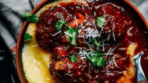 Red wine braised meatballs and cheesy polenta 2 Delicious red wine braised meatballs served with cheesy polenta