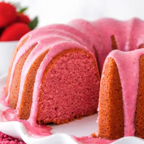 Strawberry Milkshake Pound Cake 1