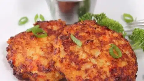 Crispy air fryer cauliflower hash browns served on a plate